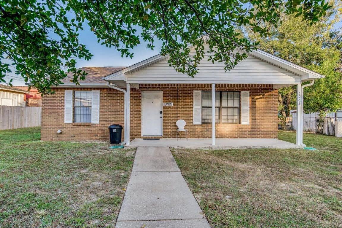 Brilliant In Bellview-Back Unit-- Mins To Nas Pensacola, Beach, Shopping Ngoại thất bức ảnh